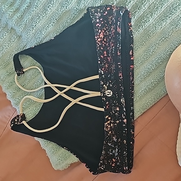 STUNNING LULULEMON FREE TO BE SPORTS BRA - Picture 3 of 9